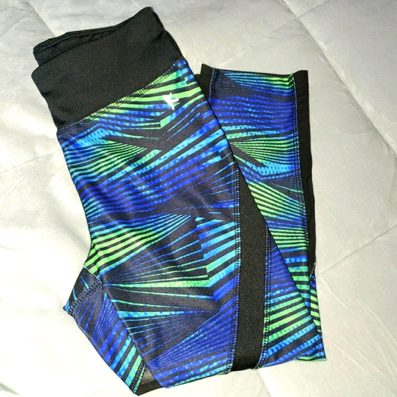 Danskin Now Active Wear Cropped Leggings 70 - Picture 1 of 7